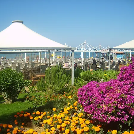 Febeach Üdülőközpont Side