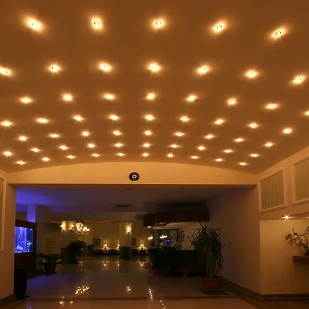 Üdülőközpont Febeach Side