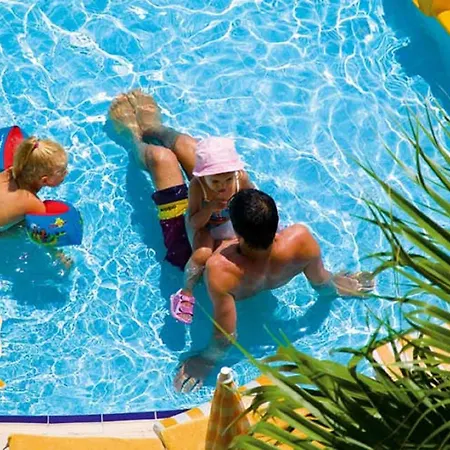 Üdülőközpont Febeach 4*