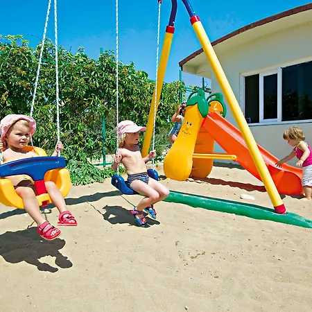 Febeach Ośrodek wypoczynkowy 4*